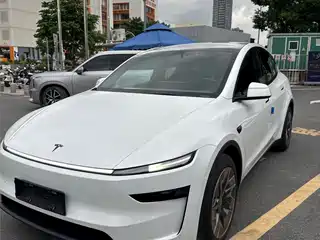 Tesla Model Y L 2025