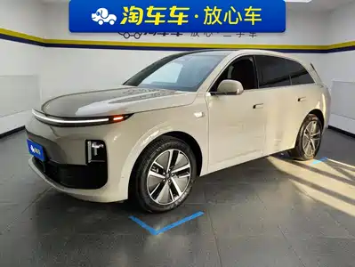 Li Auto L6 2025