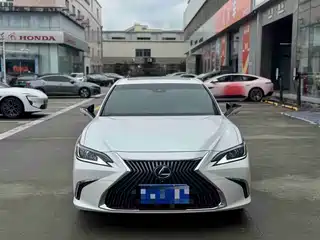 Lexus ES 2018