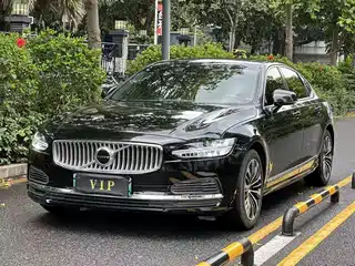 Volvo S90 Plug-in Hybrid 2023