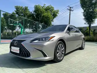 Lexus ES 2022