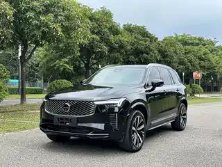 Volvo XC90 Plug-in Hybrid 2025