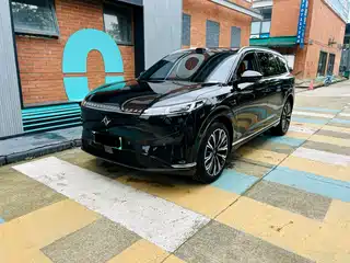 Dongfeng Yipai eπ008 2025