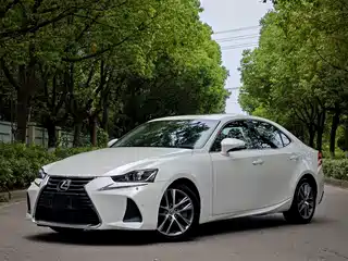 Lexus Lexus IS 2017