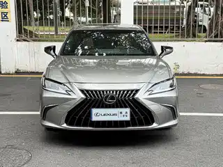 Lexus ES 2024