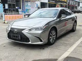 Lexus ES 2020