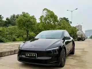 Tesla Model Y 2025