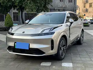 Lynk & Co 08 EM-P 2025