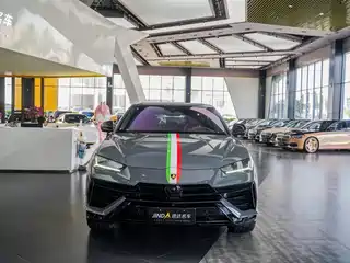 Lamborghini Urus 2024
