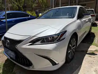 Lexus ES 2021