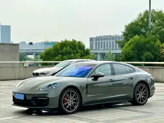 Porsche Panamera 2022