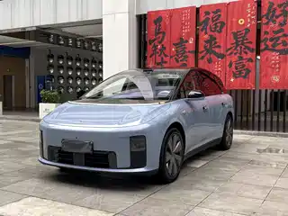 Li Auto Li i8 2025