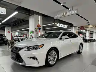 Lexus ES 2018
