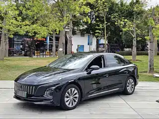 Hongqi E-QM5 2023