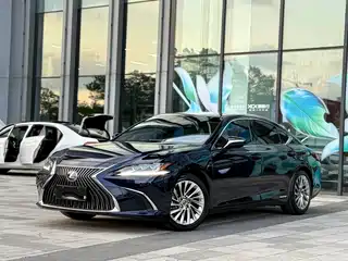 Lexus ES 2019