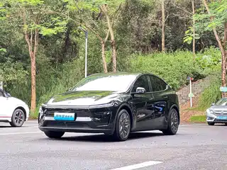 Tesla Model Y L 2025