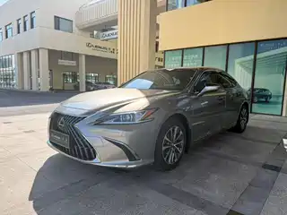 Lexus ES 2022