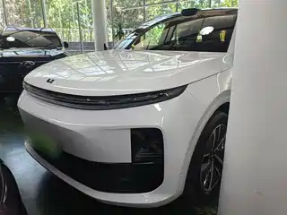 Li Auto L6 2025