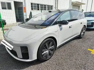 Li Auto Li i8 2025