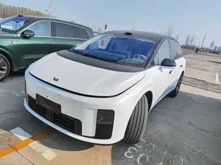 Li Auto Li i8 2025