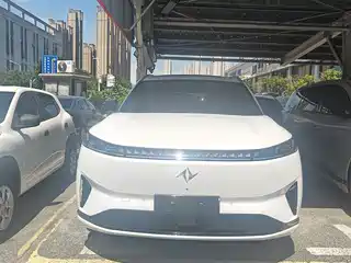 Dongfeng Yipai eπ008 2025