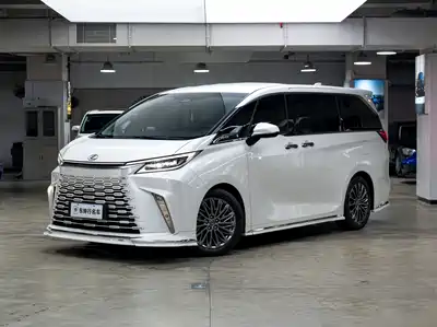 Lexus LM 2025