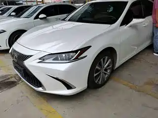 Lexus ES 2019