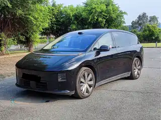 Li Auto Li i8 2025