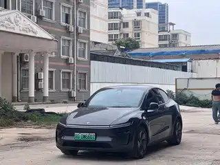 Tesla Model Y 2026
