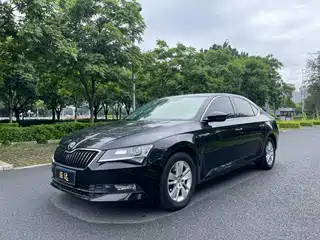 Škoda Superb 2015