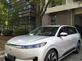 Dongfeng Yipai eπ008 2024