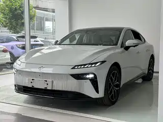 Dongfeng Yipai eπ007 2025