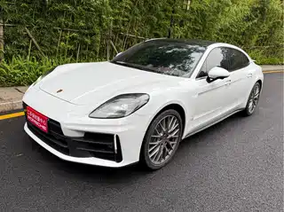 Porsche Panamera 2025