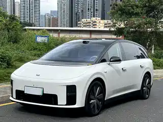 Li Auto Li i8 2025