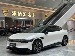 ZEEKR 007 2025