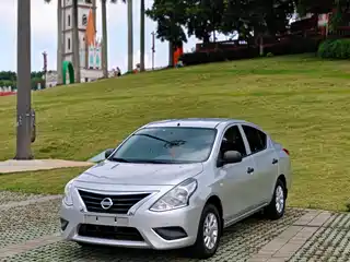 Nissan Sunny 2015