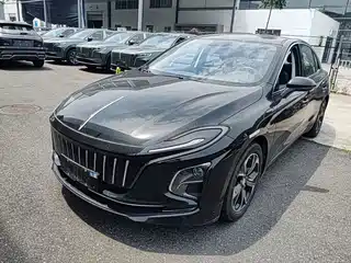 Hongqi E-QM5 2024