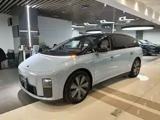 Li Auto Li i8 2025