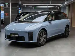 Li Auto Li i8 2025
