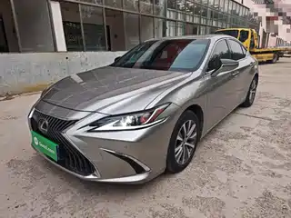 Lexus ES 2020
