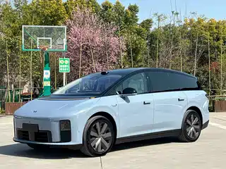 Li Auto Li i8 2025