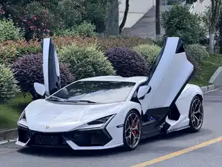 Lamborghini Revuelto 2025