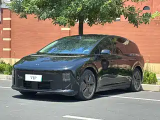 Li Auto Li i8 2025