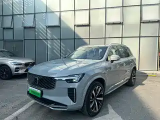 Volvo XC90 Plug-in Hybrid 2025