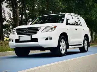 Lexus LX 2010
