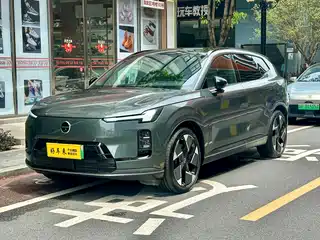 Volvo XC70 Plug-in Hybrid 2025