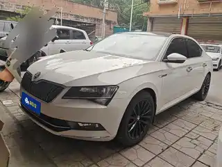 Škoda Superb 2015