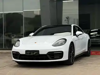 Porsche Panamera 2023