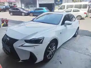 Lexus Lexus IS 2017