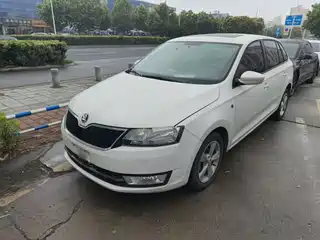 Škoda Rapid Spaceback 2014